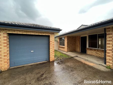 Spacious Two Bedroom Modern Unit - Photo 4