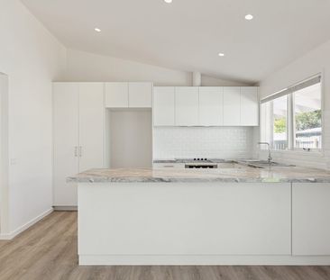 Brand New Living in the Heart of Flinders - Photo 4