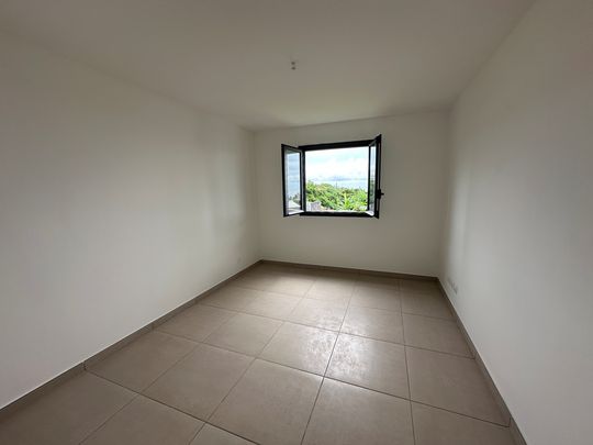 Location Maison 4 pièces 94m² ST BENOIT 97470 - Photo 1