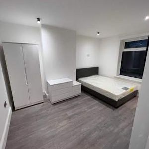 4 bedroom property to rent in Manchester - Photo 2