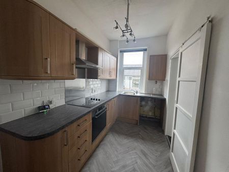 4 bedroom end of terrace house to rent - Photo 3