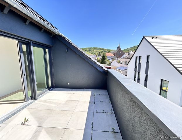 !Luxuriöses Penthouse mit Blick über die malerischen Weinberge. Über 4 m hohe Decken! - Photo 1