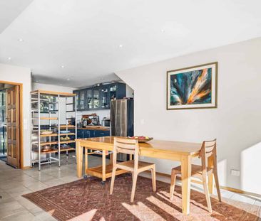 TAYLORS MISTAKE - ONE BEDROOM COTTAGE WITH LARGE GARAGE AND STUNNIN... - Photo 4