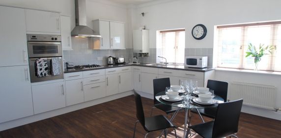 High Street - Photo 2