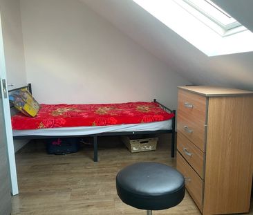 Room in a Shared House, London, E13 - Photo 6