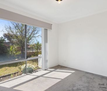 Modern 3-Bedroom Home in Prime Baldivis Location - Photo 6