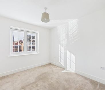 3 bedroom detached house to rent - Photo 2