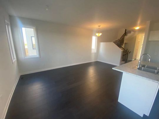 For Lease - 1041 Speedvale Court, Kanata, Ontario - Photo 1