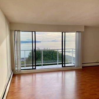 White Rock Ocean View Spacious 750sqft 1 Bedroom Corner Unit Apartment - Photo 1