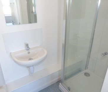 1 bedroom in a flat share to rent - Photo 5