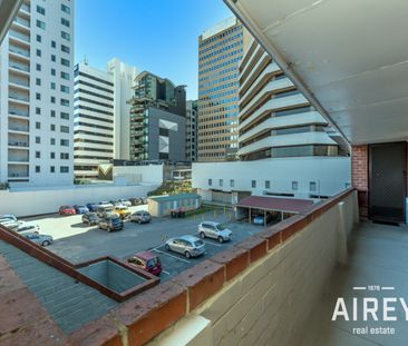 Cosy & convenient two bedroom in amazing location! - Photo 2