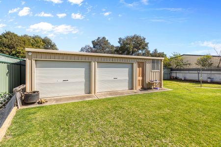 39 Warrambool Crescent Glenfield Park NSW - Photo 3