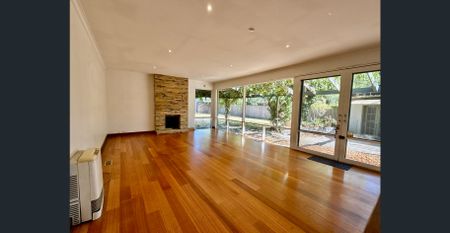 Grand Art Deco family home with studio, double garage and deep private gardens - Photo 5