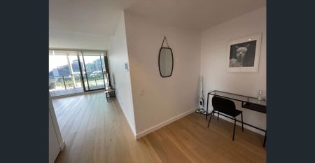 Fully Furnished, darling harbour views 2 bed apartment for rent - Photo 3