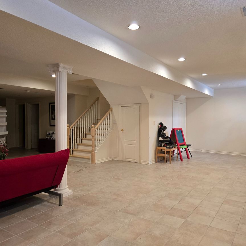 For Lease - 54 Farnham Drive, Richmond Hill, Ontario - Photo 1