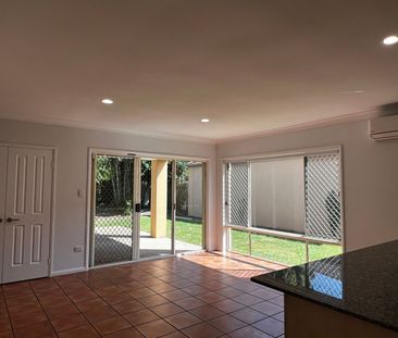 Large 3 Bedroom Family Home Close to Schools! - Photo 1