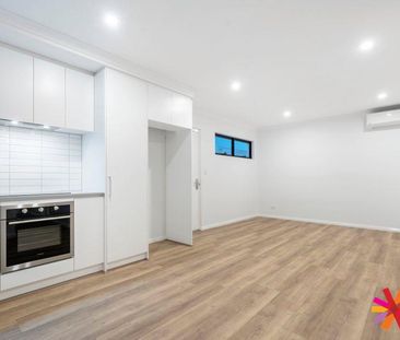 MODERN 2 BEDROOM AND 2 BATHROOM UNIT IN GREAT LOCATION - Photo 6