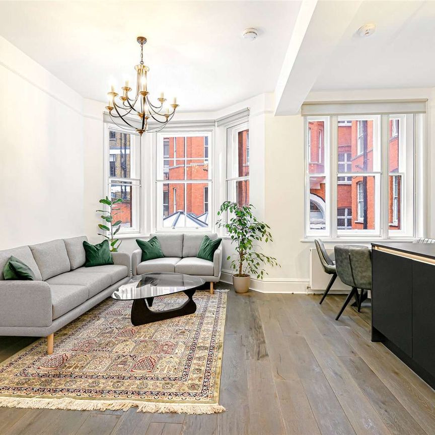 Beautifully refurbished 4 bedroom, 2 bathroom apartment, enviably located in the heart of Westminster. Situated in a beautiful mansion block with porter. - Photo 1