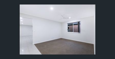 Modern Family Living with Style and Comfort - Photo 3