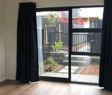 Spacious 2 bedroom home with great location! - Photo 2