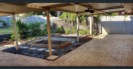 PERFECT FAMILY HOME - Photo 5