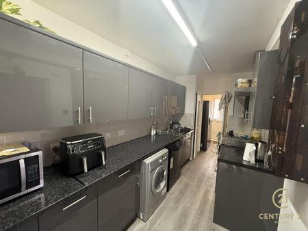 2 bedroom terraced house to rent - Photo 5