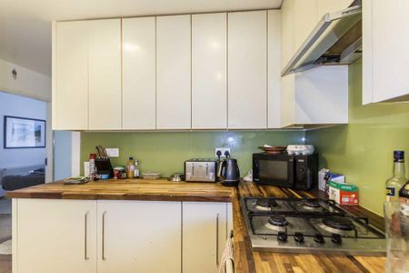 3 bedroom flat to rent - Photo 5