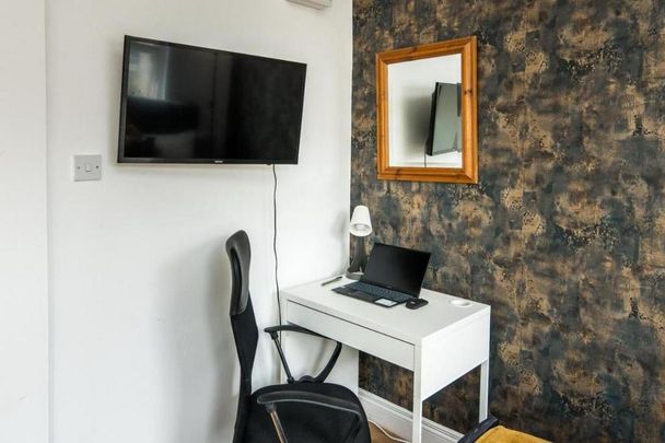 1 bedroom in a house share to rent - Photo 1