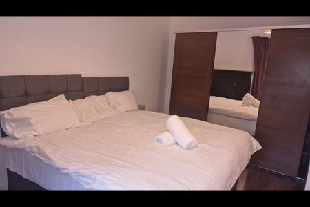 4 Bed Terraced House, Belgravia Close, B5 - Photo 2