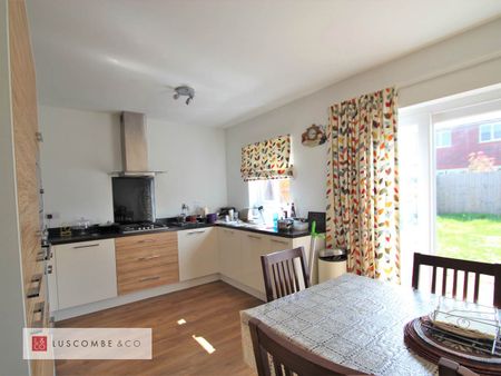 Windsor Castle Road - Photo 4