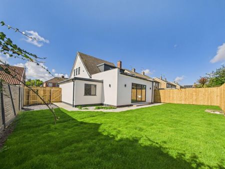 3 bedroom detached house to rent - Photo 3