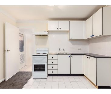 Bright Studio with Private Courtyard in Quiet Location - Photo 4