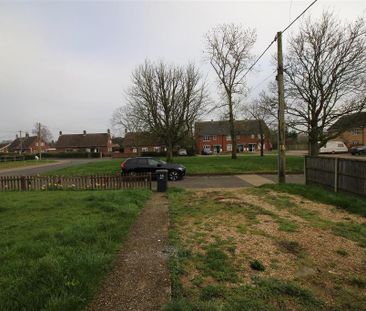 2 bedroom semi-detached house to rent - Photo 3