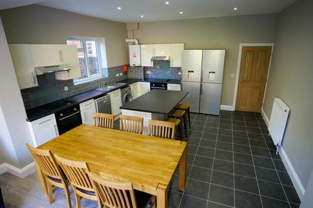 6 Bed Semi-Detached House, Morris Road, SO15 - Photo 5