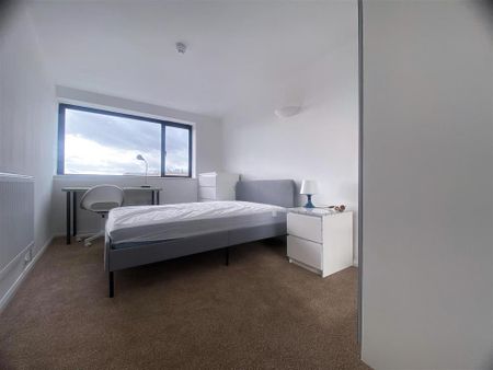 10 bedroom house to rent - Photo 3