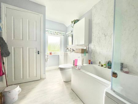 2 bedroom House in Garnet Street, Reading - Photo 3