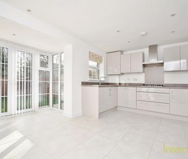 4 bedroom semi-detached house to rent - Photo 6