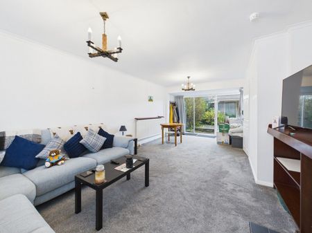 Firs Close, Hazlemere, High Wycombe,HP15 - Photo 3