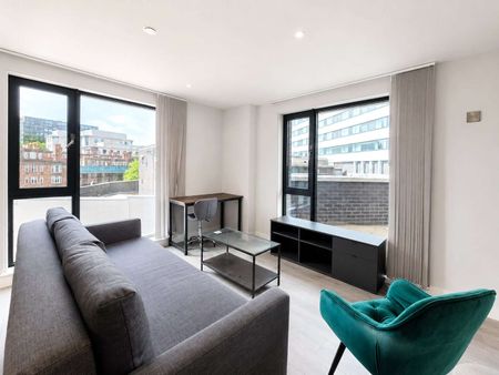 AVAILABLE NOW | TWO BEDROOM TWO BATHROOM APARTMENT | EXCEPTIONAL RESIDENT FACILITIES | GYM, CINEMA & LOUNGE | PRIVATE TERRACE - Photo 2