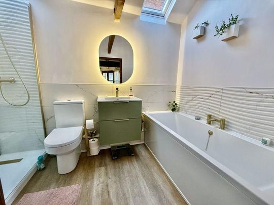 2 bedroom barn conversion to rent - Photo 1