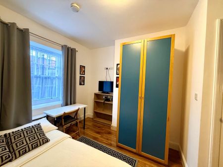 Flat 113 Fulham Palace Road, Fulham W6 9HH - Photo 2