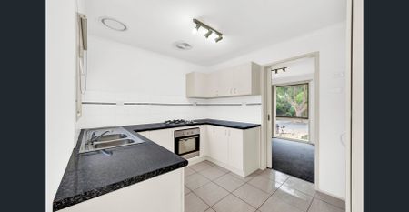 SPACIOUS 3 BEDROOM HOME ONE OF TWO ON THE BLOCK! - Photo 3