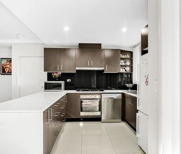 MASSIVE GROUND FLOOR 3BEDROOM PLUS STUDY PLUS 2 CAR - Photo 5