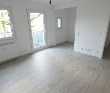 Die perfekte Single-Wohnung mit großem Balkon - wird komplett moder... - Foto 6