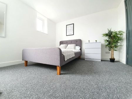 5 bedroom flat to rent - Photo 5