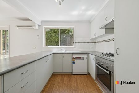 Family Living In Popular Amaroo - Photo 3