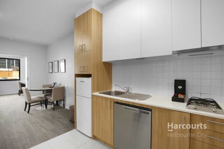 Perfect Central Location - Electricity, Gas and Water Included in Rent! - Photo 4