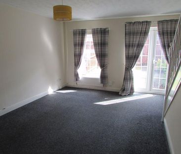 3 bedroom townhouse to rent - Photo 2