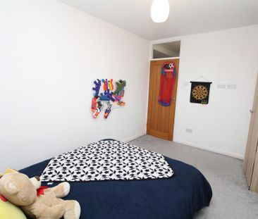 4 bedroom semi-detached house to rent - Photo 5