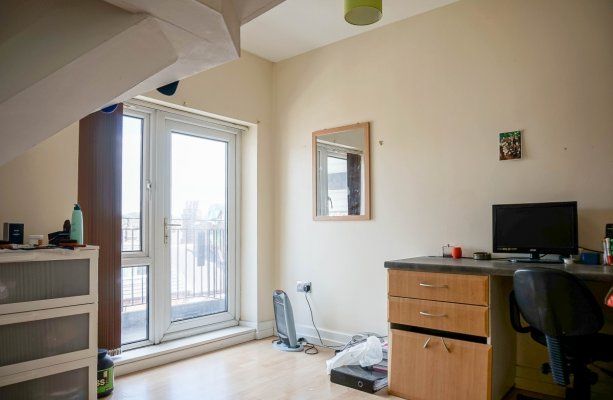 3 Bedrooms Flat 3b Headingley Avenue - Photo 1